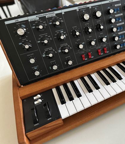 Moog-Voyager Old School